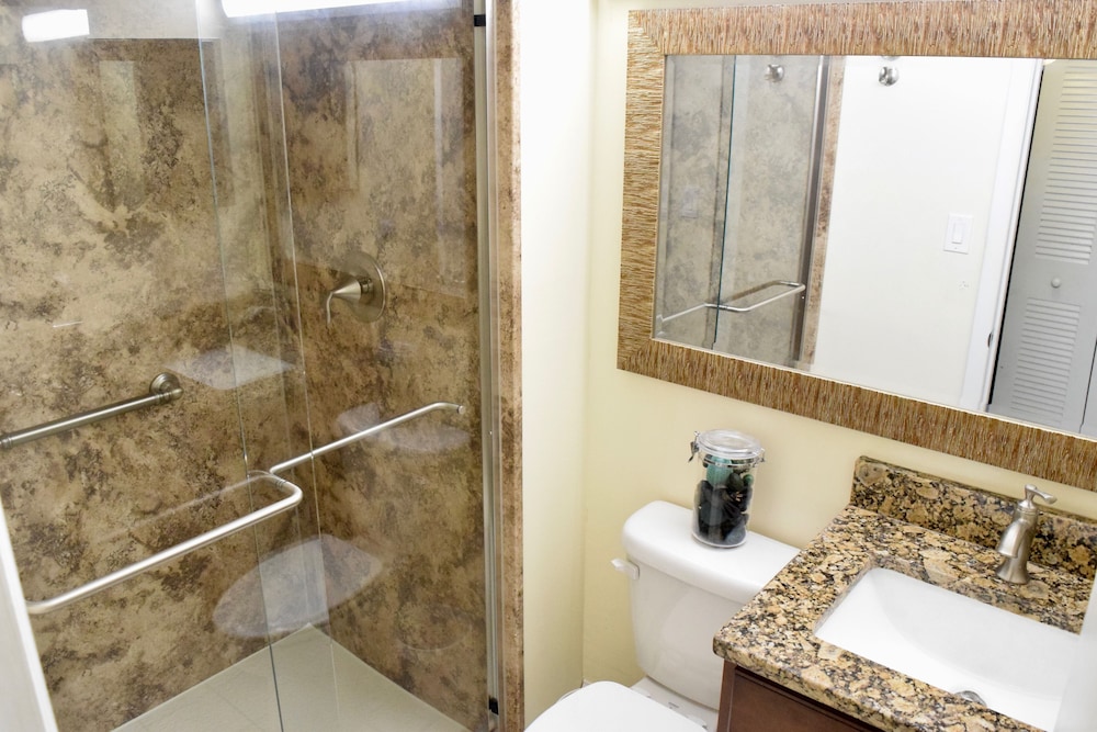Premium Condo, 2 Bedrooms, Ground Floor photo 2