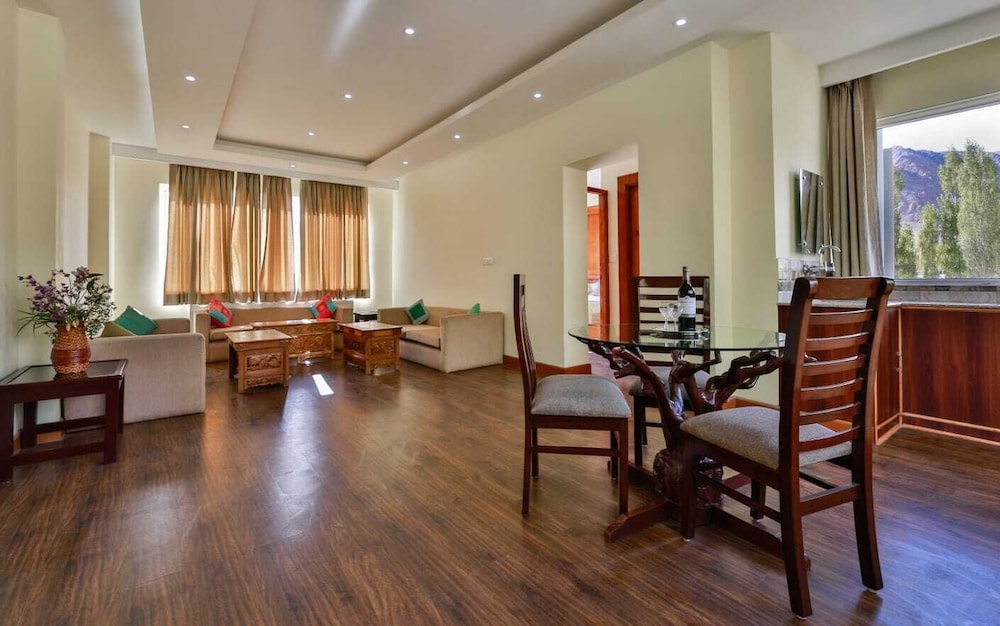 Superior Suite - Photo 2