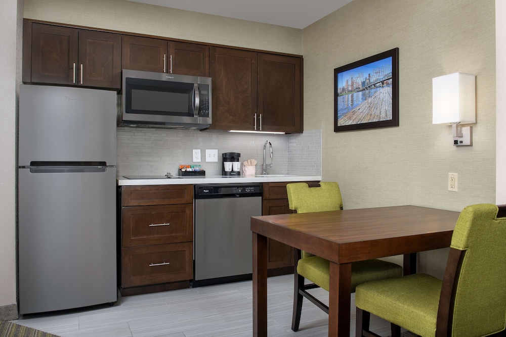 Premium Suite, 1 King Bed, Accessible, Bathtub - Photo 4