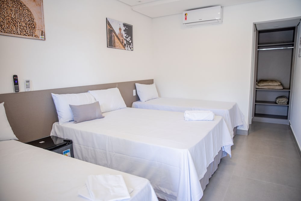 Deluxe Quadruple Room - Photo 1