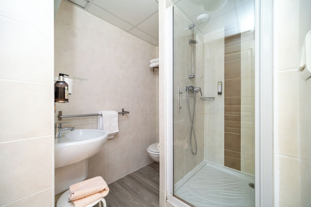 Standard Triple Room photo 2