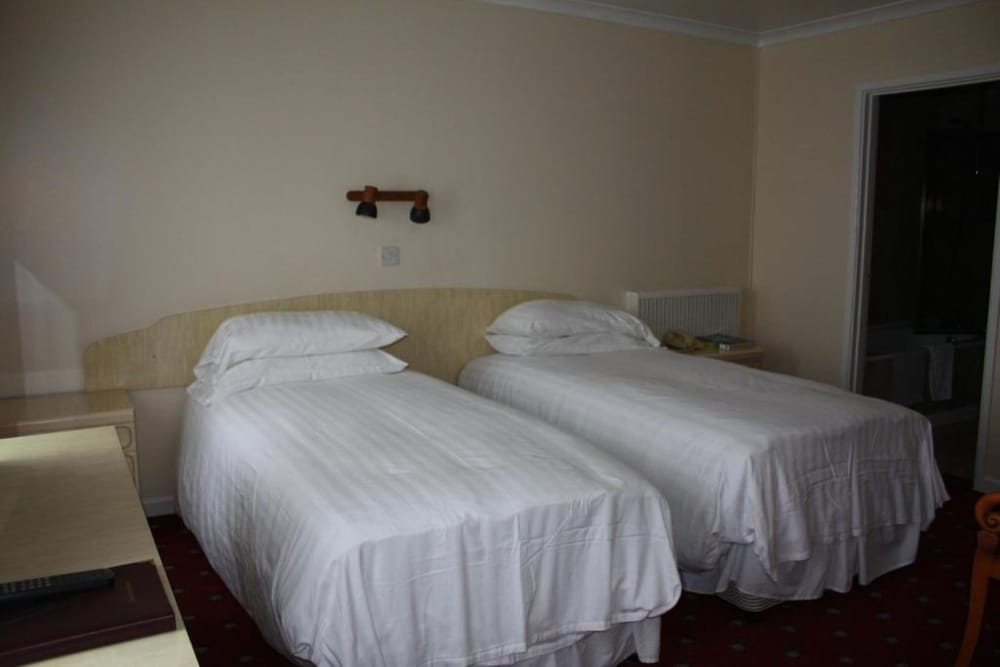 Classic Twin Room, Ensuite photo 1
