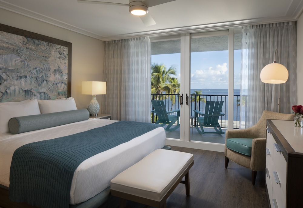 Suite, 1 King Bed with Sofa bed, Partial Ocean View