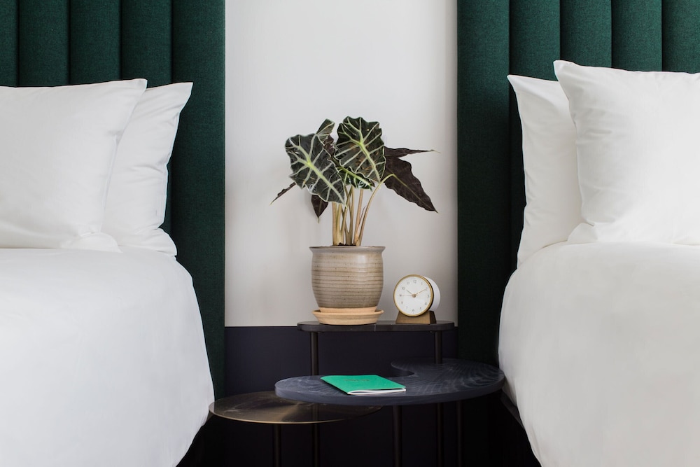 Standard Room, 2 Double Beds (Double Bedroom) thumbnail 5