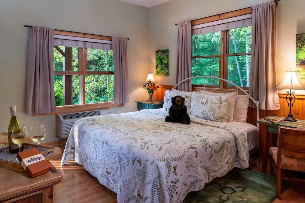 Fern Deluxe Suite, Private Bathroom