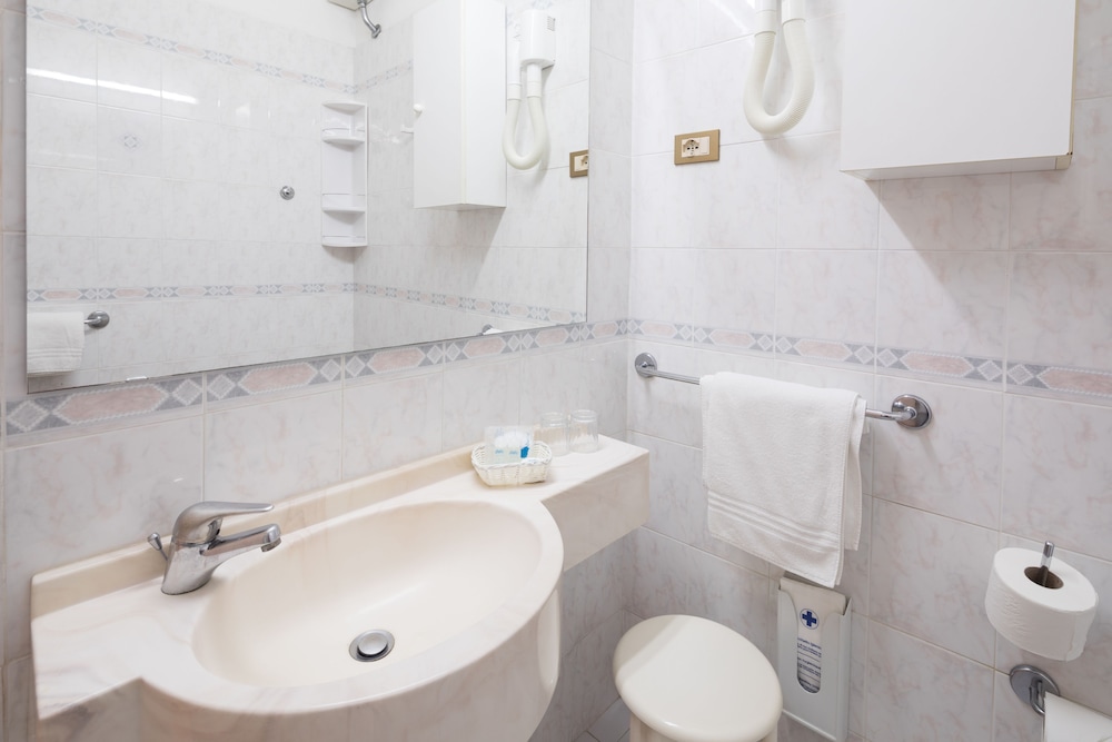 Standard Double Room - Photo 6