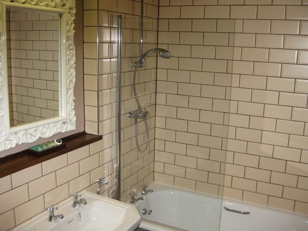Deluxe Twin Room, Ensuite photo 3