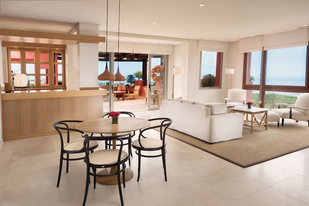Royal Suite, 2 Bedrooms, Ocean View (Balcony)