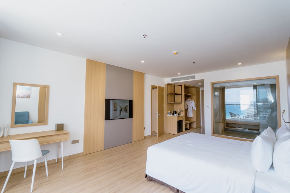 Deluxe Double Room, Ocean View - Photo 6