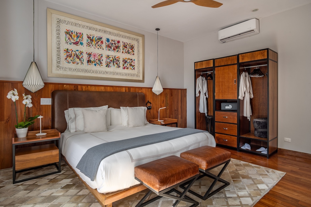 Suite, 1 King Bed photo 3