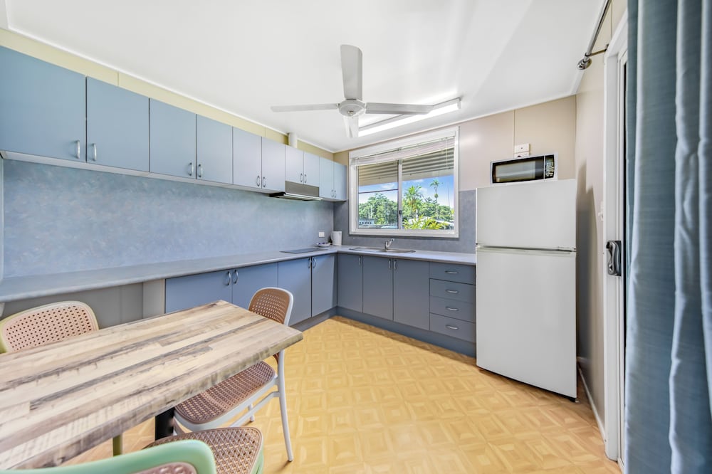 Family Bungalow, Park View photo 3