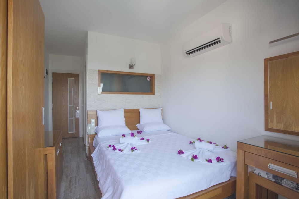 Single Room, Sea View