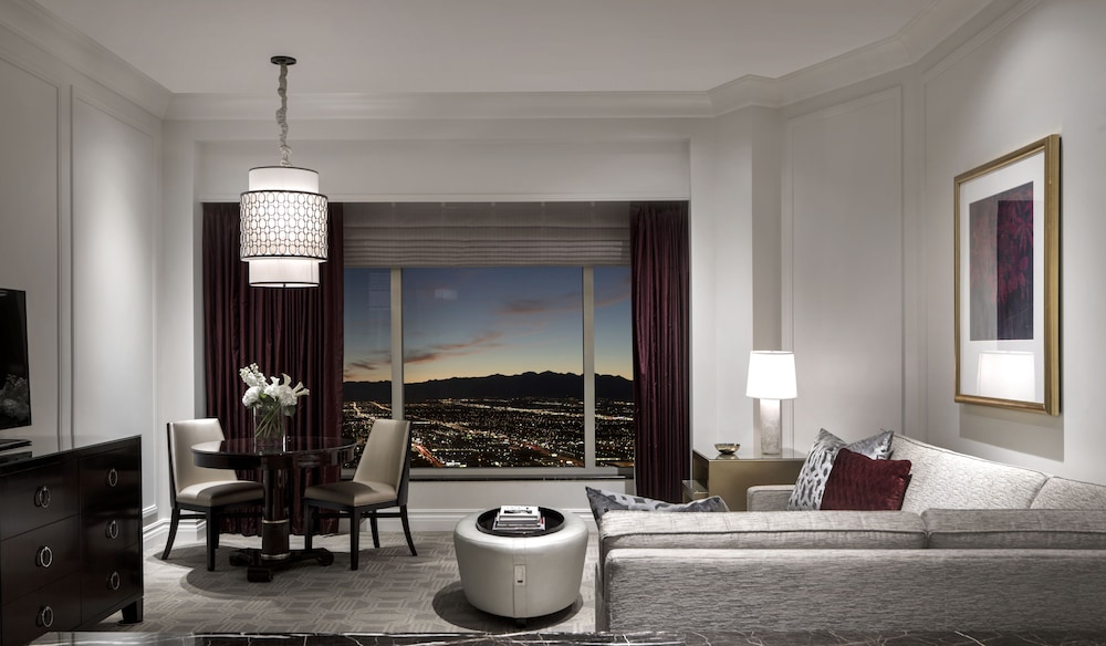 Prestige Club Lounge Luxury King Suite - Photo 4