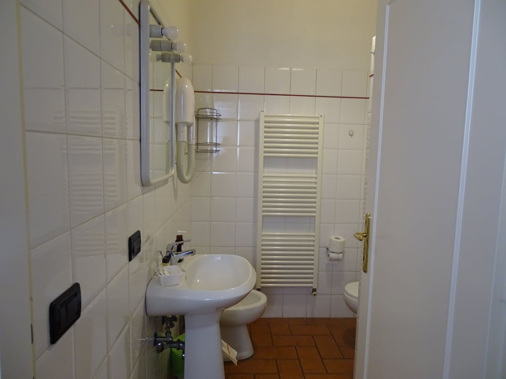 Classic Double or Twin Room - Photo 3