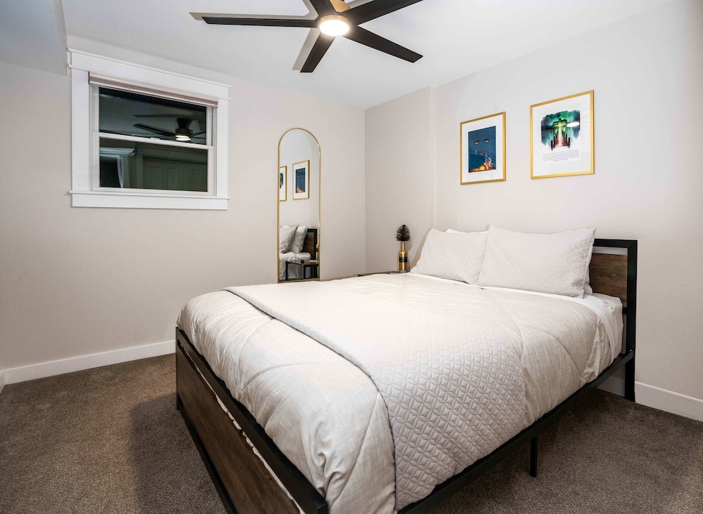 House, Multiple Beds, Patio, Garden View (Boujee on Barry) photo 1