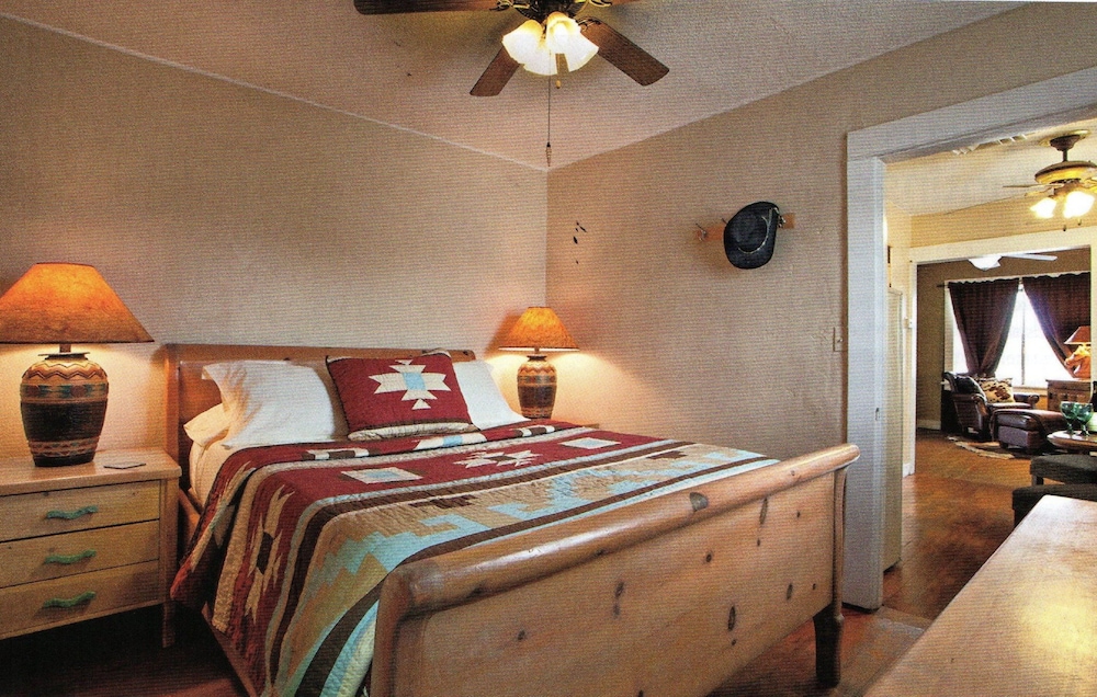 Classic Apartment, 1 Queen Bed, Balcony photo 1