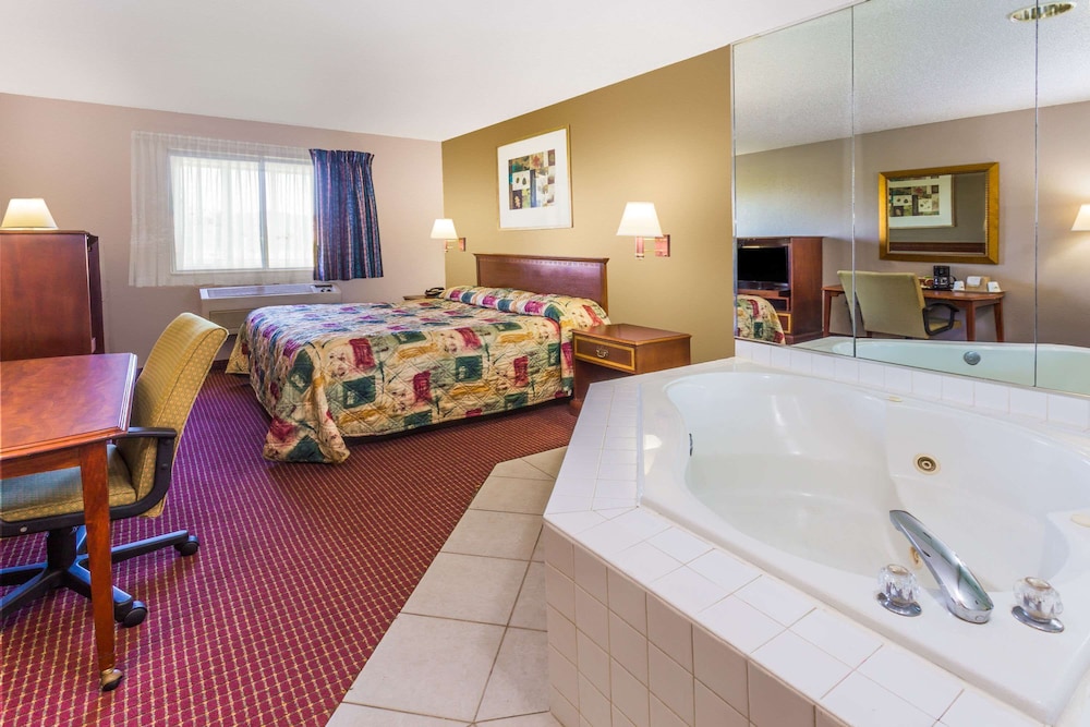 Studio Suite, 1 Queen Bed, Non Smoking photo 1