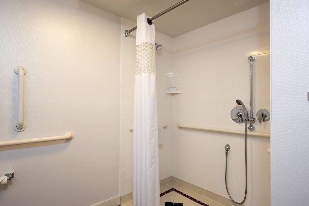 Room, 2 Queen Beds, Accessible, Non Smoking - Photo 7
