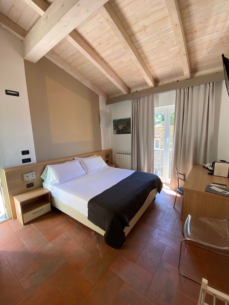 Standard Double Room, 1 Double Bed, Patio photo 1