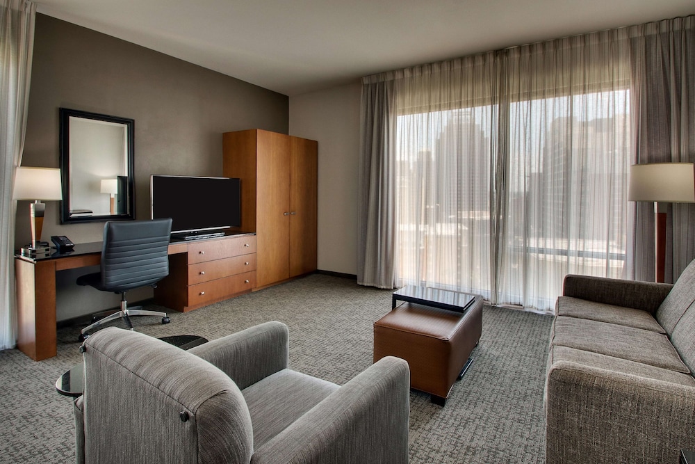 Suite, 1 King Bed with Sofa bed, Refrigerator & Microwave (2 Rooms, Upper Floor) - Photo 8