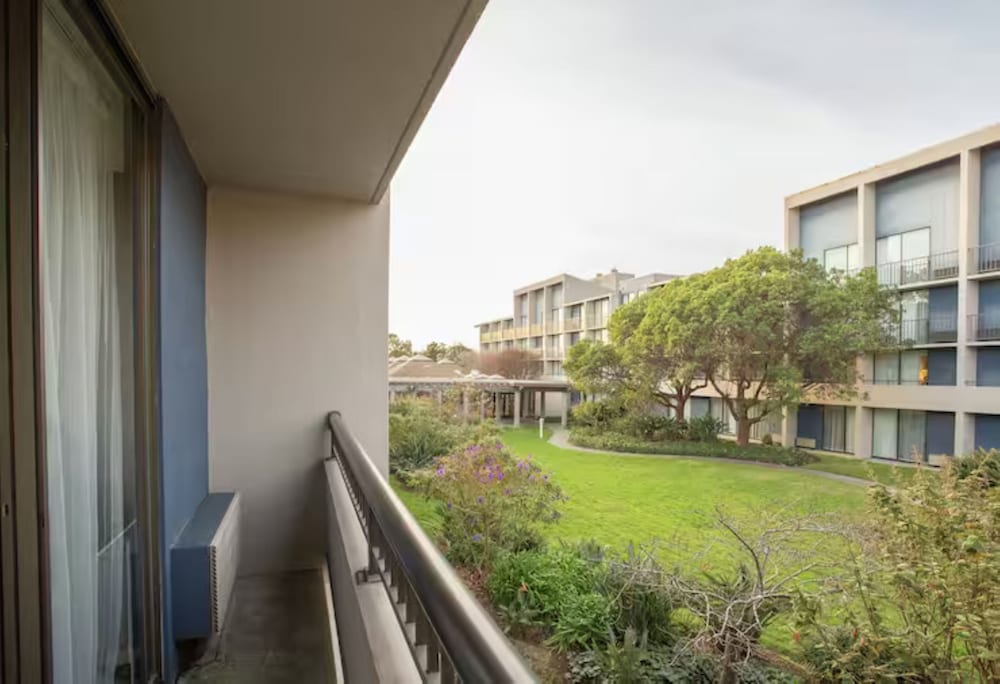 Room, 1 Double Bed, Accessible, Courtyard View - Photo 4