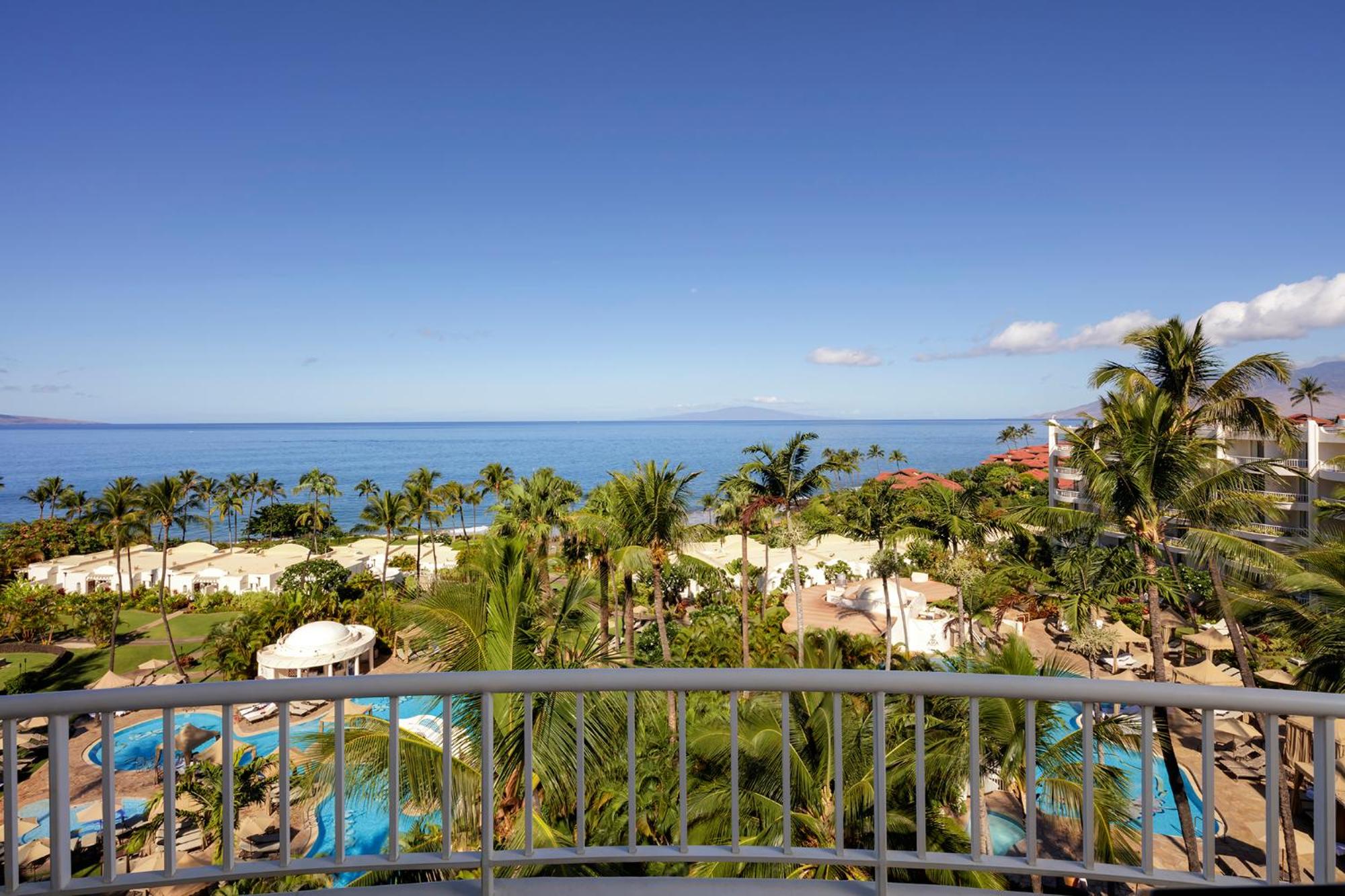 Signature Ocean View Suite With Two Double Beds And Roll-in Shower - Mobility Accessible