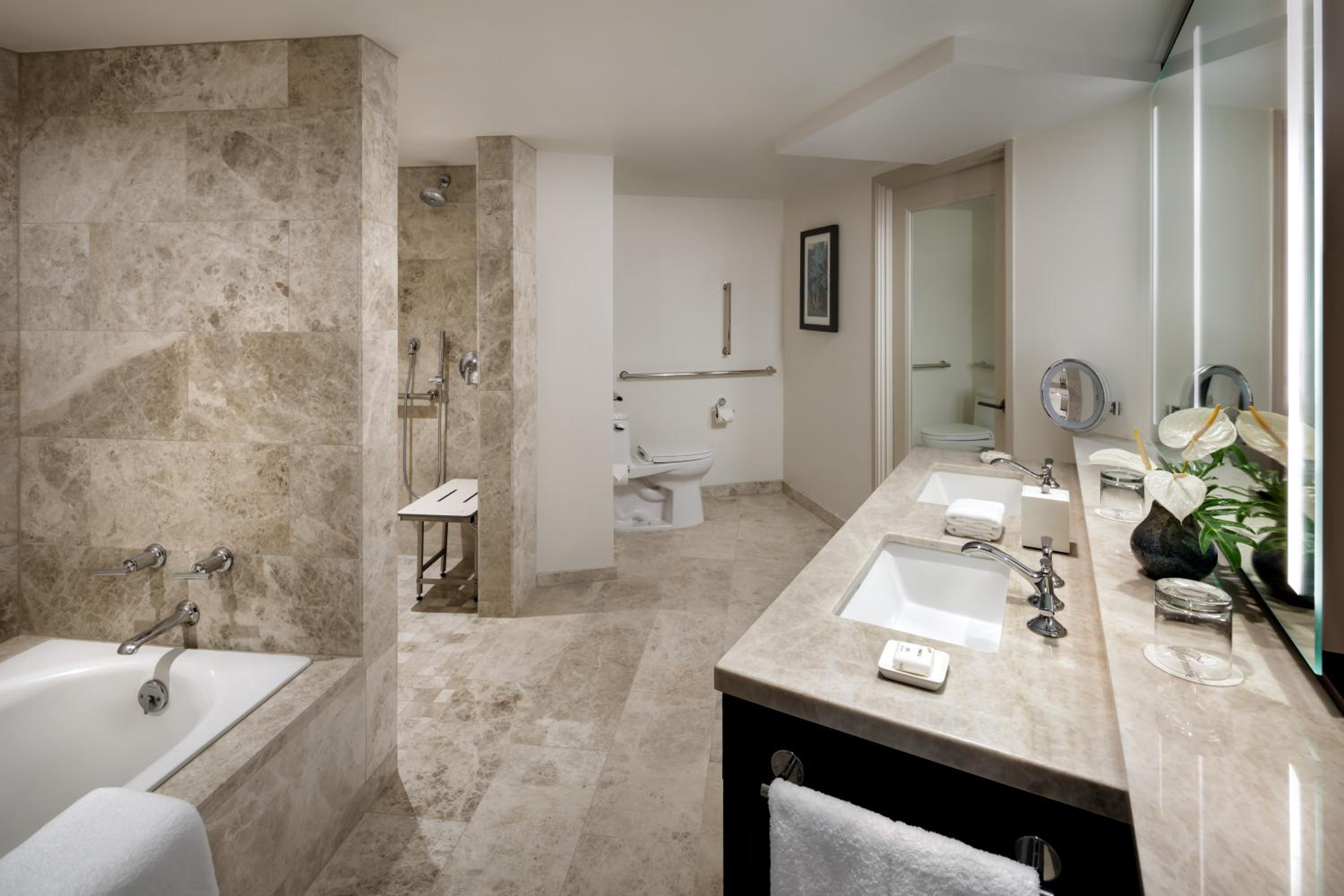 Signature Ocean View Suite With Two Double Beds And Roll-in Shower - Mobility Accessible