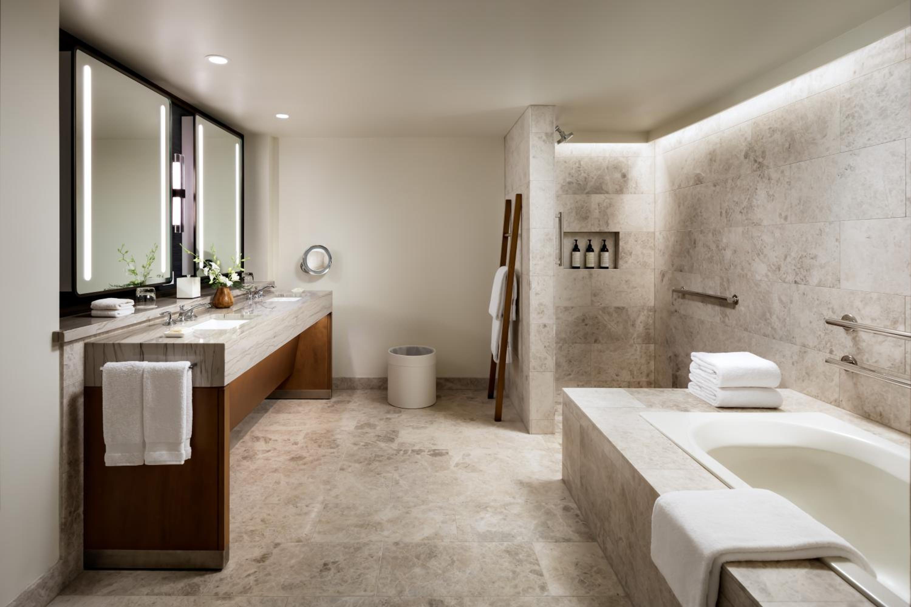 Signature Ocean View Suite With Two Double Beds And Roll-in Shower - Mobility Accessible