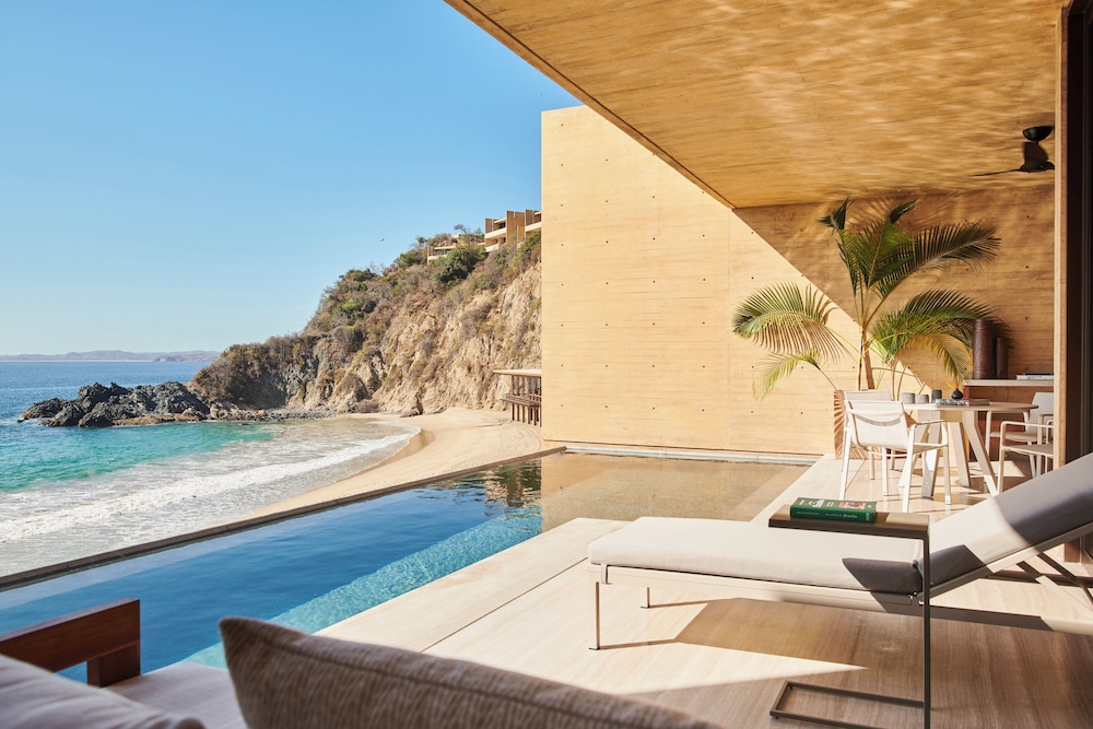 Beachfront Two-Bedroom Outer-Connected Suite With Infinity Pool - Photo 4