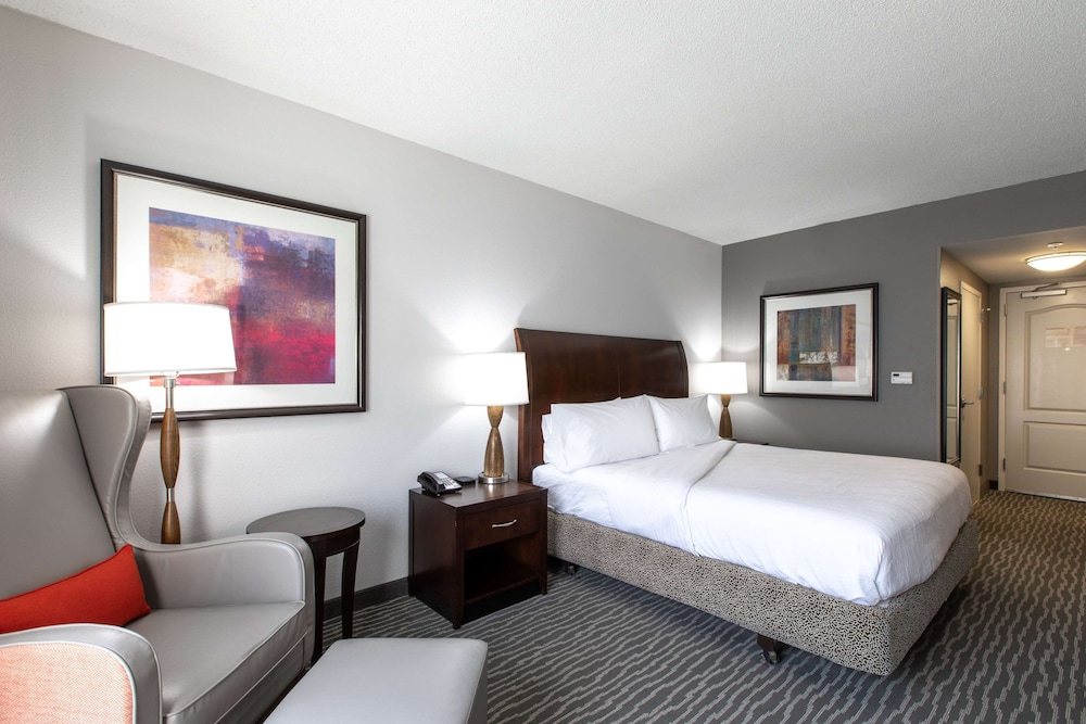 Room, 1 King Bed (With Drinks-Snacks) - Photo 1