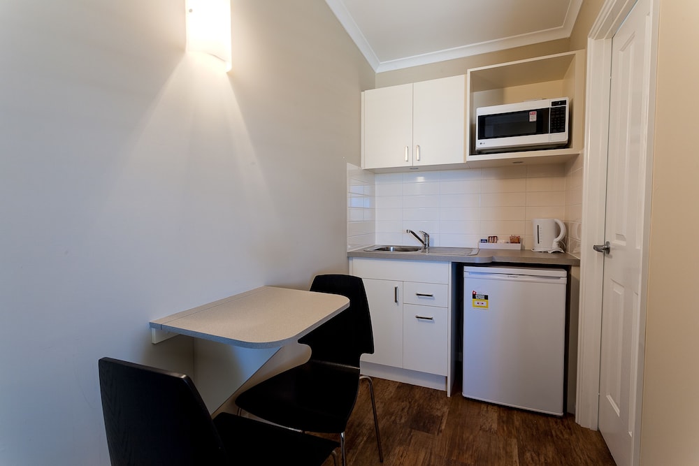 Standard Studio, Non Smoking, Balcony (Motel Room) photo 3
