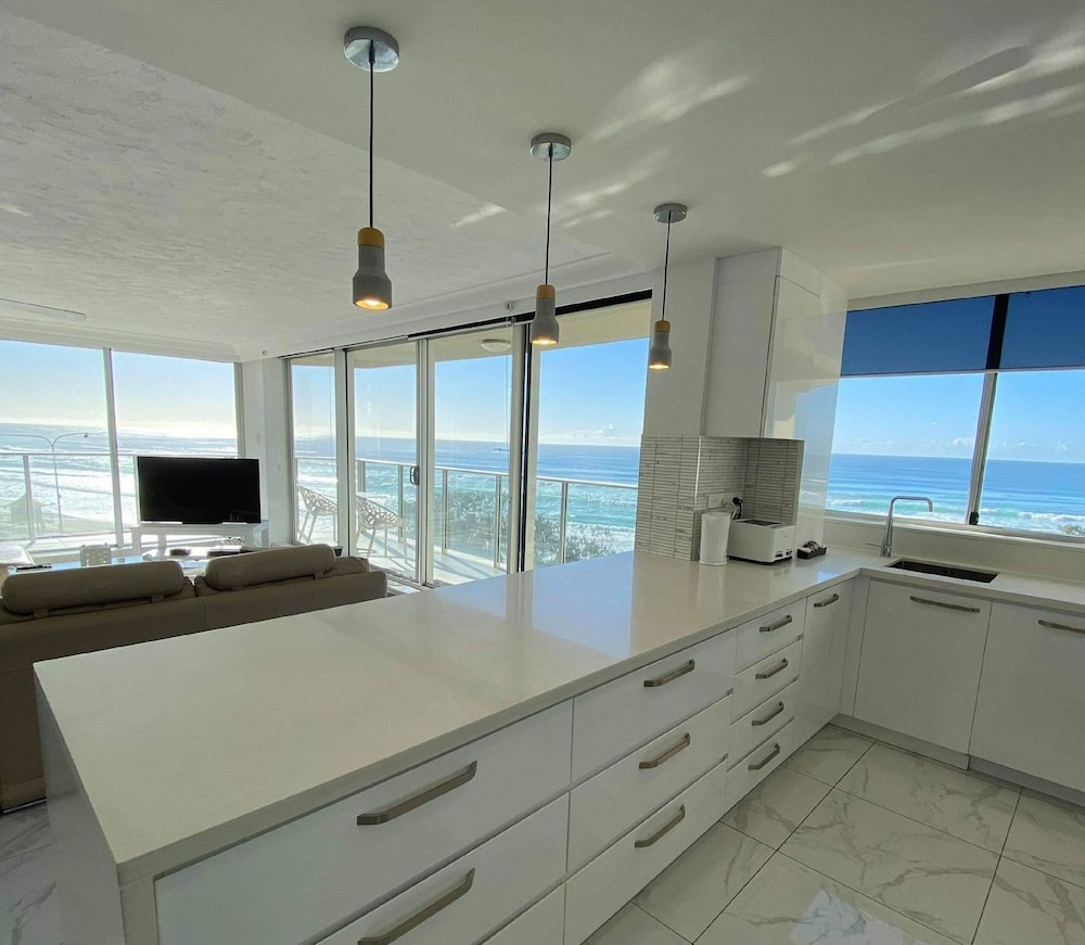 Apartment, 2 Bedrooms (Absolute Beach Front)