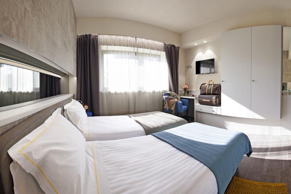 Superior Double Room Single Use, 2 Twin Beds - Photo 1