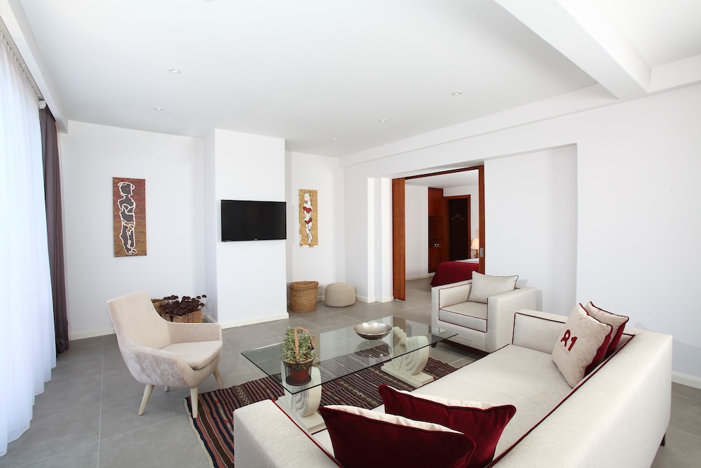 Suite 81 - Photo 2