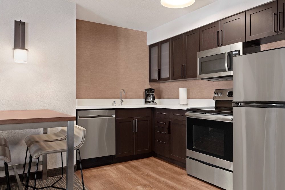 Suite, 2 Bedrooms, Fireplace photo 2