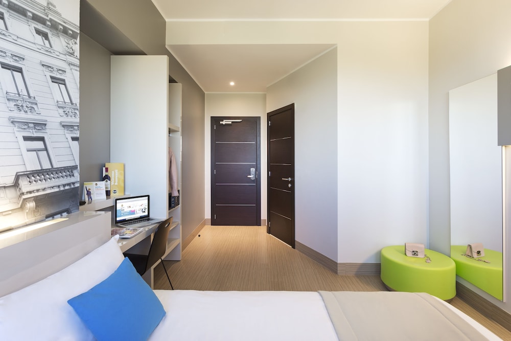 Standard Double Room, Non Smoking, City View