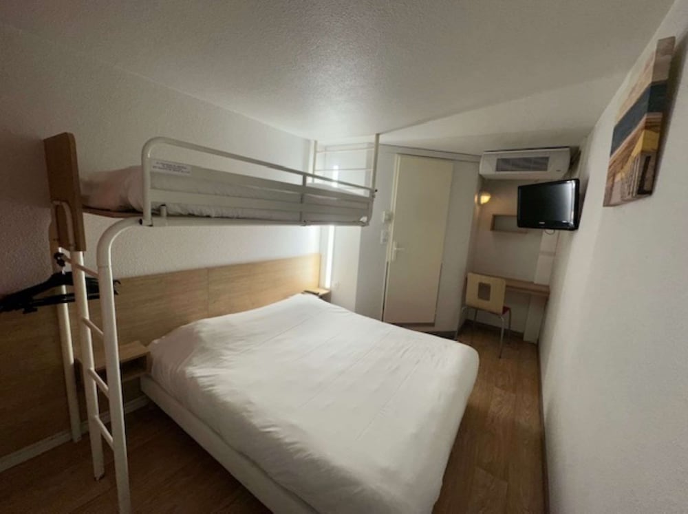 Standard Room, Multiple Beds - Photo 5
