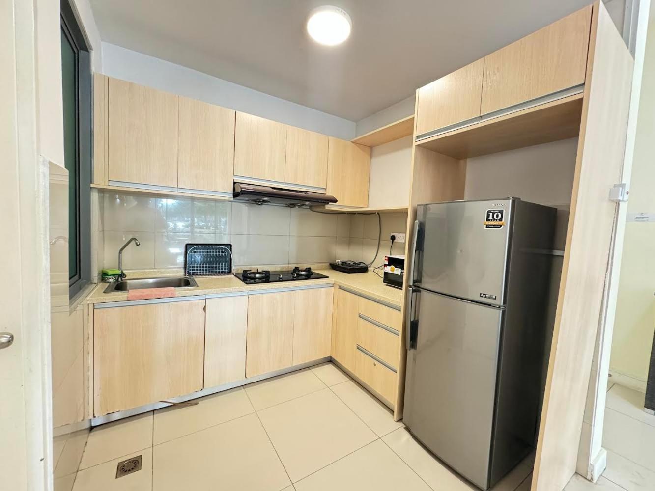 Three-Bedroom Apartment with Balcony photo 3