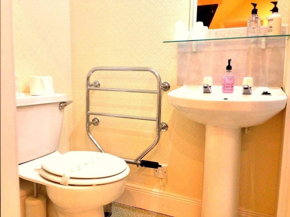 Standard Twin Room - Photo 2