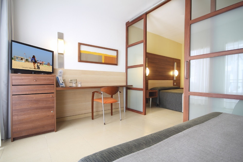 Family Triple Room (3 adults) - Photo 2