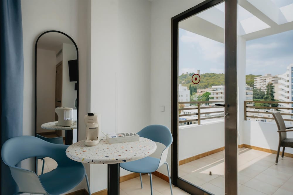 XL Balcony Comfort Studio