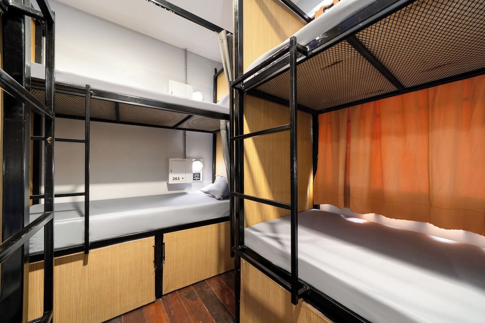 Bed in 6-Bed Dormitory (270) photo 1