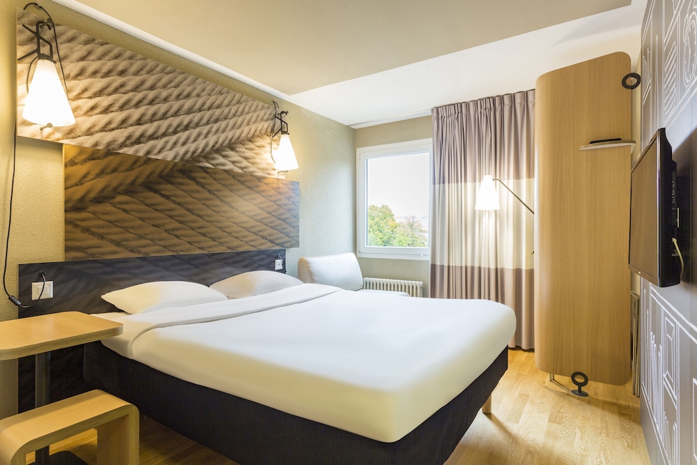 Standard Double or Twin Room photo 3