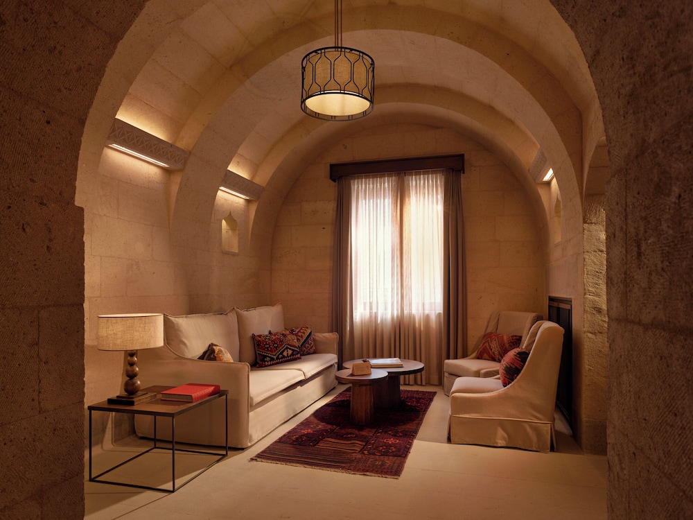 Suite - Photo 3