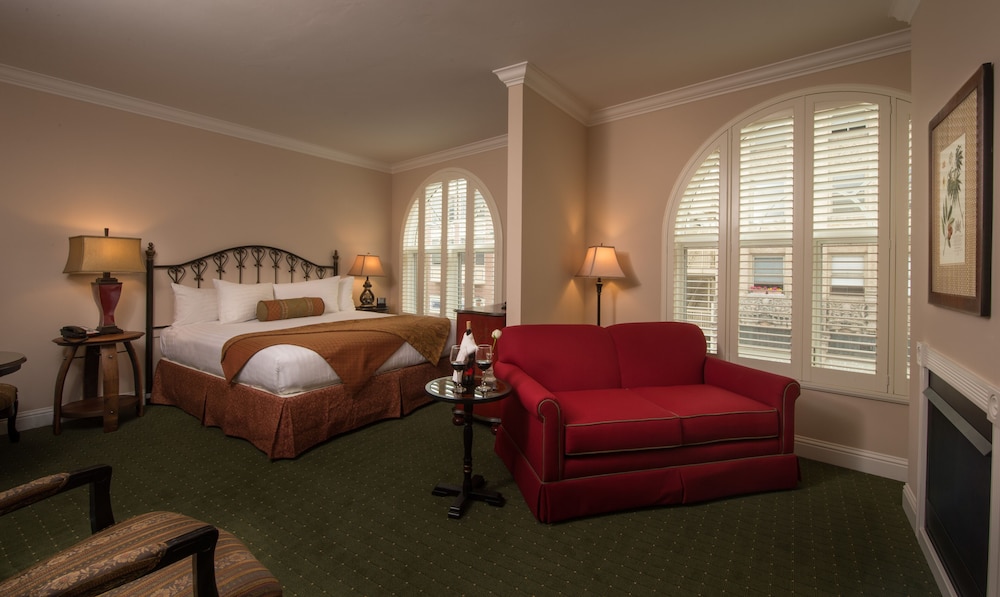 Premium Room, 1 King Bed, Fireplace - Photo 1