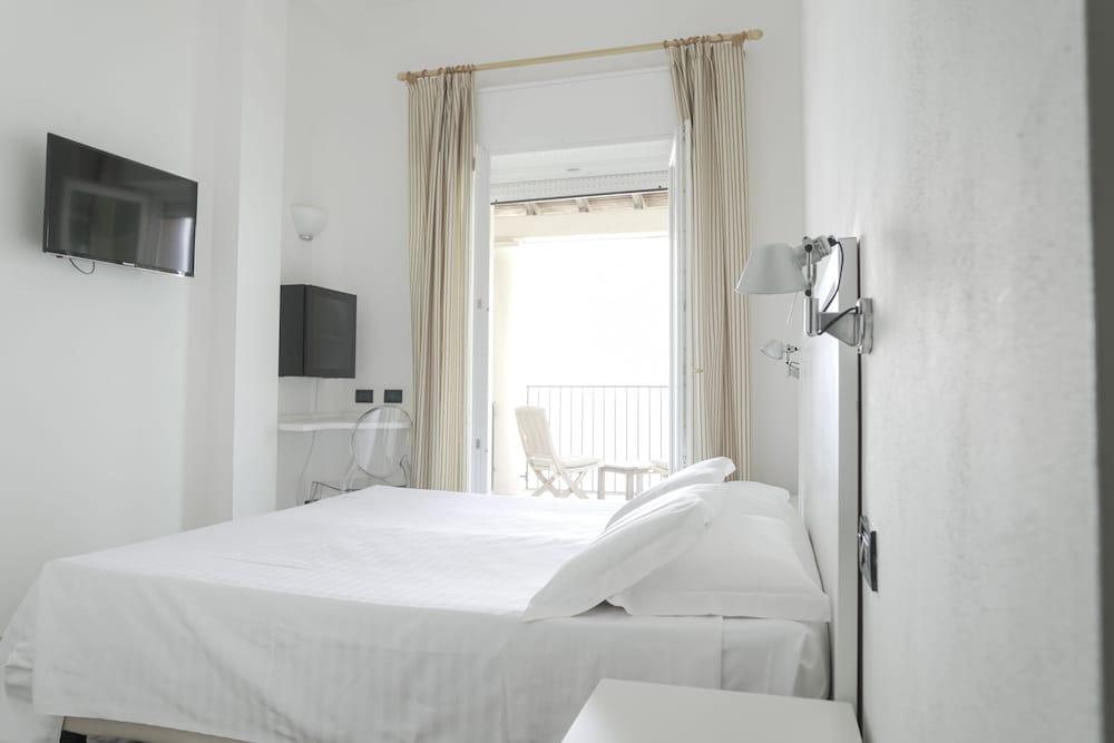 Superior Double Room, Balcony - Photo 4