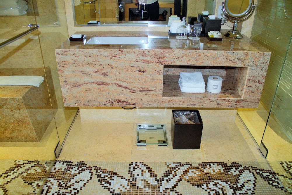 Deluxe Suite - Photo 5