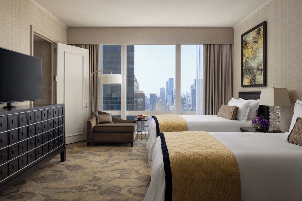 Hudson River View, Room