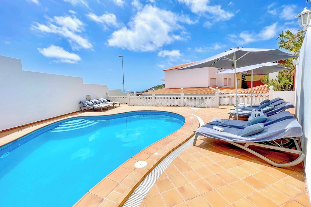 Villa (4 Bedrooms)