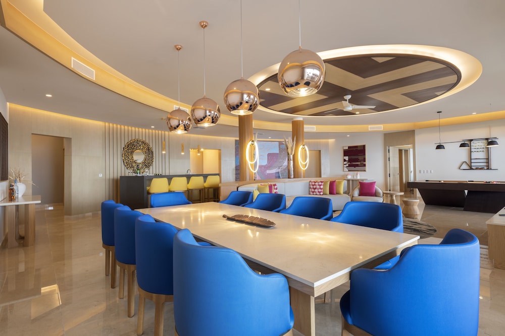 Luxury Chairman Two Bedroom Suite Ocean Front Diamond Club - Photo 14